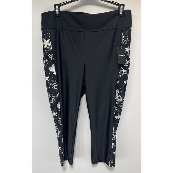 New Torrid Size 1X 14/16 Black Stars Skull High Rise Pocket Swim Capri Leggings - Picture 1 of 6
